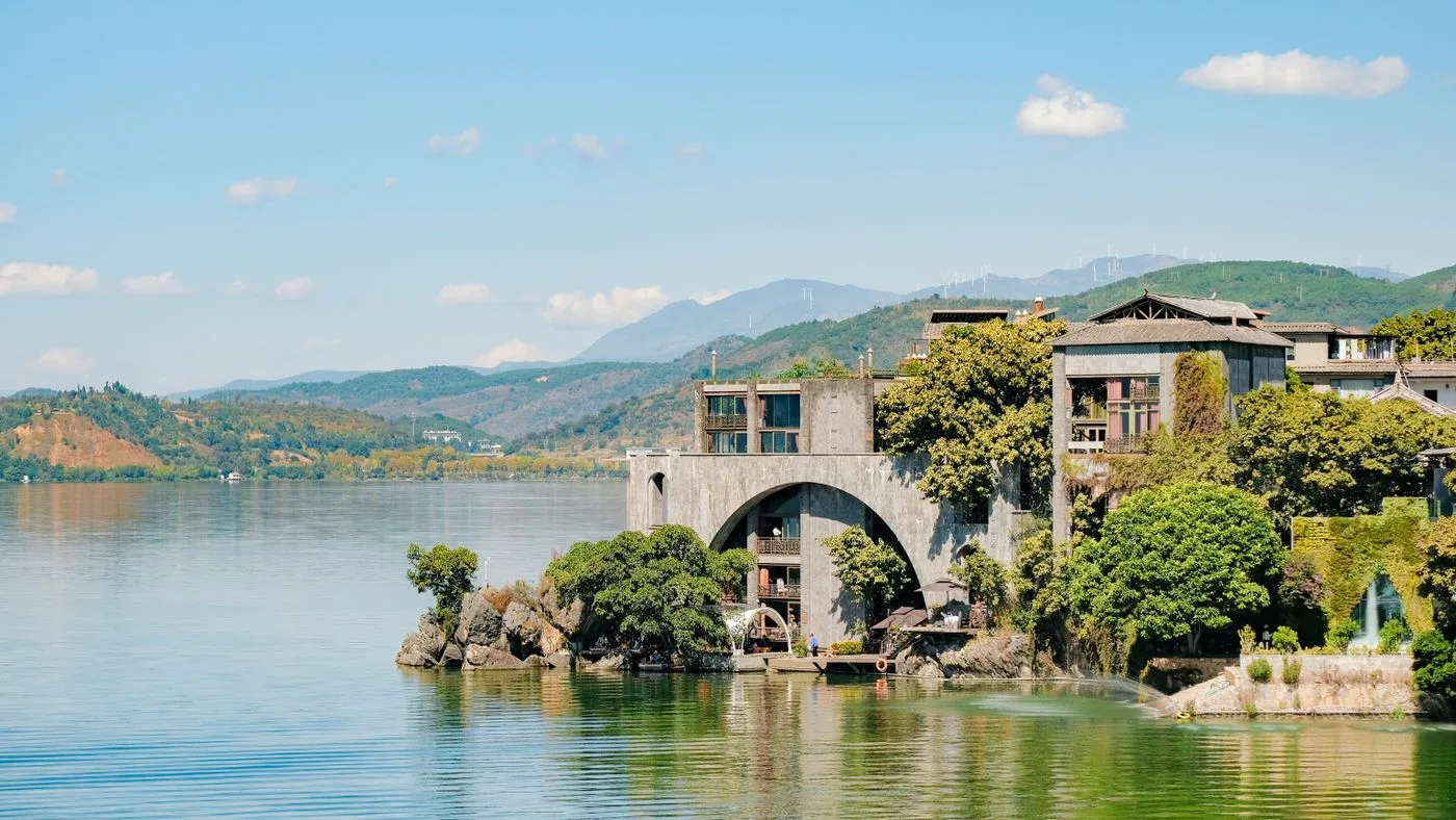 Ảnh thực tế tại Đại Lý: Erhai Lake